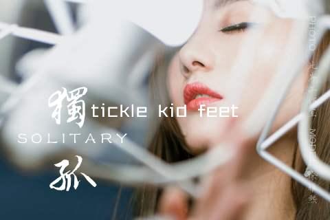 tickle kid feet